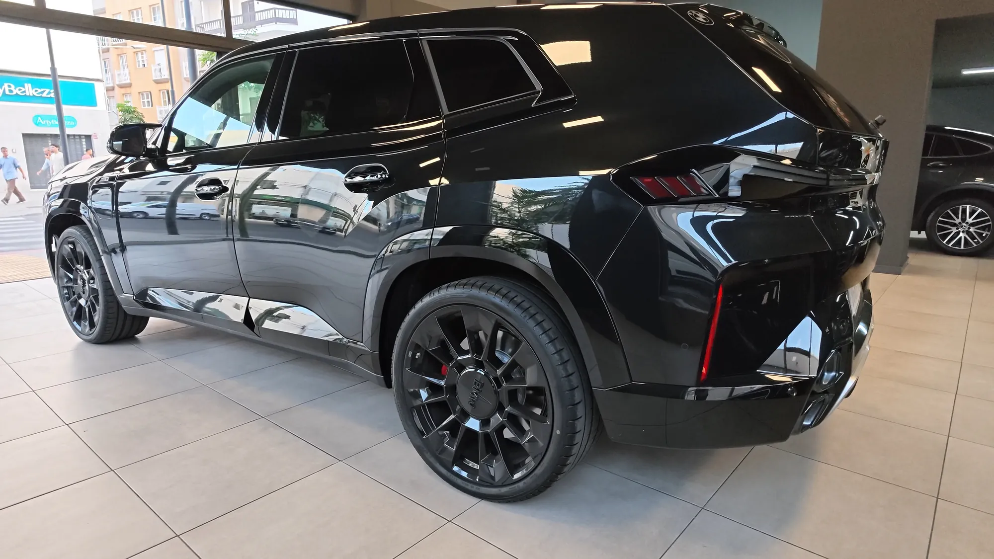 Por qué comprar un coche de lujo seminuevo en vez de nuevo