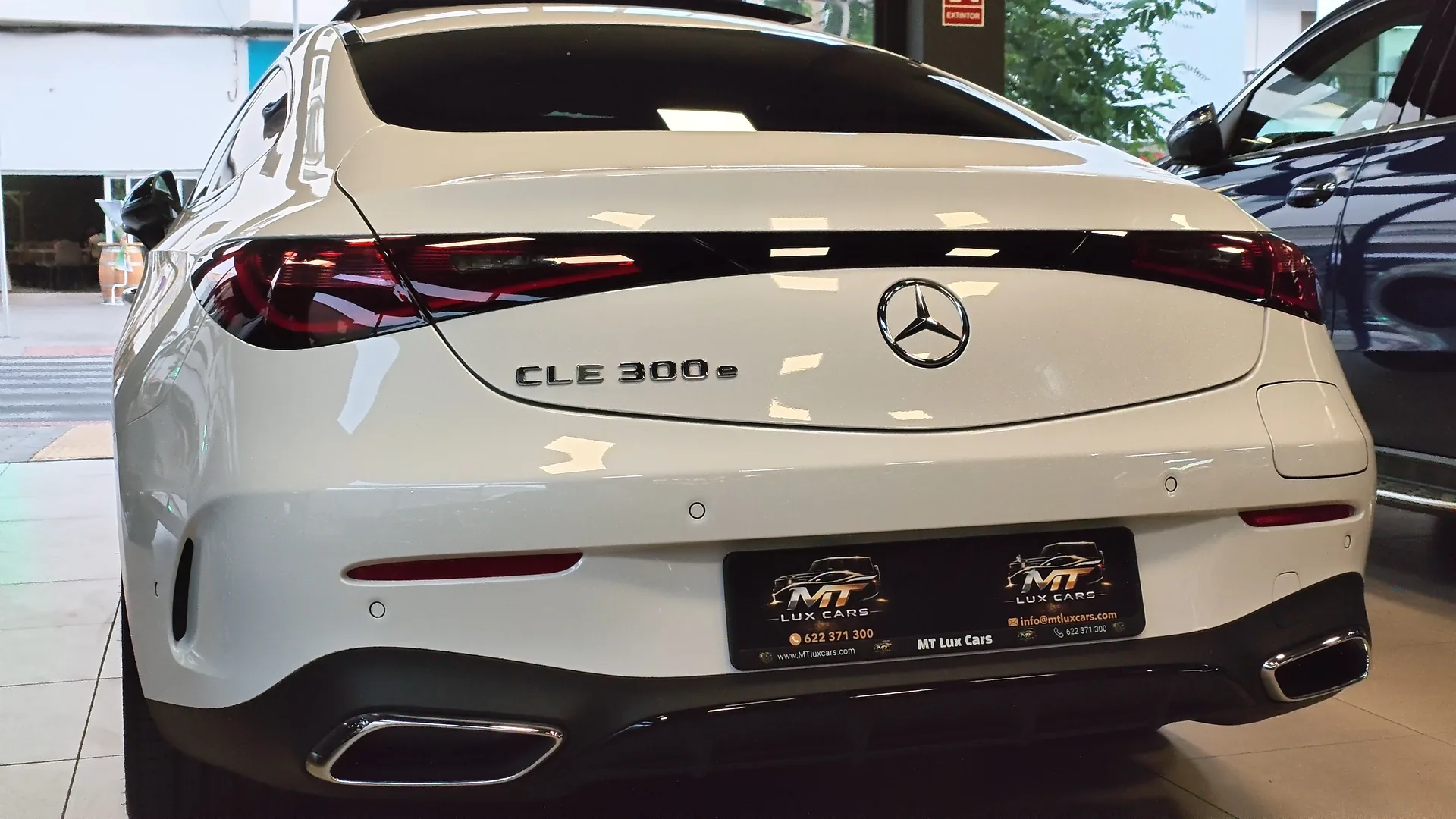 Mercedes-Benz CLE 300e Coupé AMG Line en Opalite White